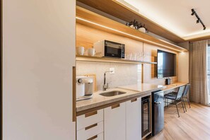 Microwave, coffee/tea maker, toaster, cookware/dishes/utensils - #MY709 | Cyclinn Pinheiros (Pinheiros)