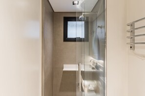 Shower, hair dryer - #AT32 | Cyclinn Itaim Jesuino (Itaim Bibi)