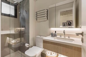 Shower, hair dryer - #AT32 | Cyclinn Itaim Jesuino (Itaim Bibi)
