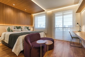 Escrivaninha, ferros/tábuas de passar roupa, Wi-Fi, roupa de cama