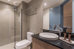 Shower, hair dryer, shampoo - #RD405 | Cyclinn Vila Olímpia (Vila Olímpia)