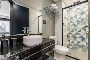 Shower, hair dryer, towels, shampoo - #RD209 | Cyclinn Vila Olímpia (Vila Olímpia)