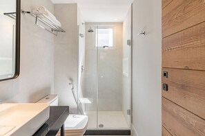 Shower, hair dryer, towels, shampoo - #WP302 | Cyclinn Paulista Jardins (Jardim Paulista)