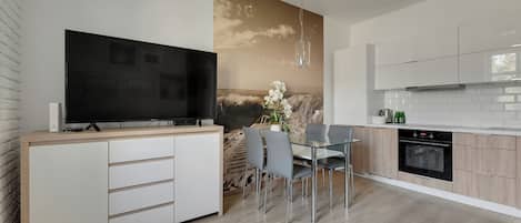 Comfort Apartment | Dining