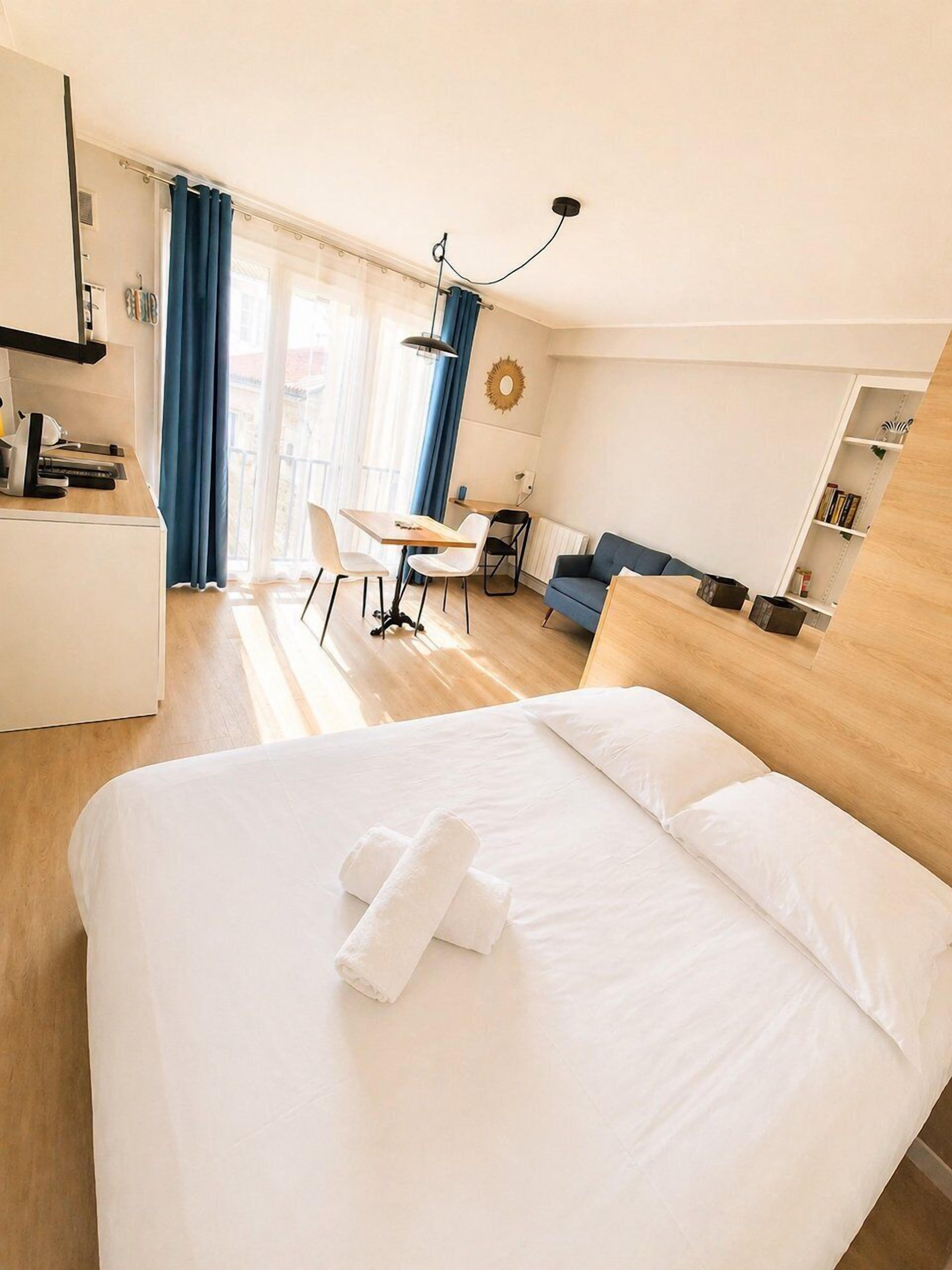 Free WiFi, bed sheets