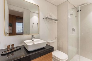 Shower, hair dryer - #TW3711 | Cyclinn Vila Olímpia (Itaim Bibi)