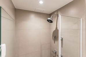 Shower, hair dryer, towels, shampoo - #RD210 | Cyclinn Vila Olímpia (Vila Olímpia)
