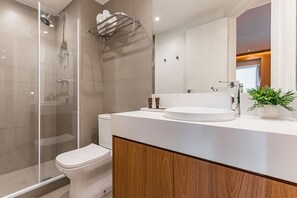 Shower, hair dryer, towels, shampoo - #RD210 | Cyclinn Vila Olímpia (Vila Olímpia)