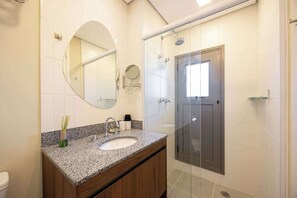 Shower, shampoo - Studio Completo a 500m do Metrô Borba Gato | AD503 (Brooklin)