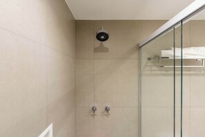 Shower, hair dryer, towels, shampoo - Cyclinn a 400m do WTC Berrini Vila Olímpia #WB707 (Berrini)