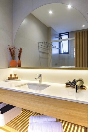 Shower, hair dryer, shampoo - #MN911 | Cyclinn Nações Unidas (Berrini)