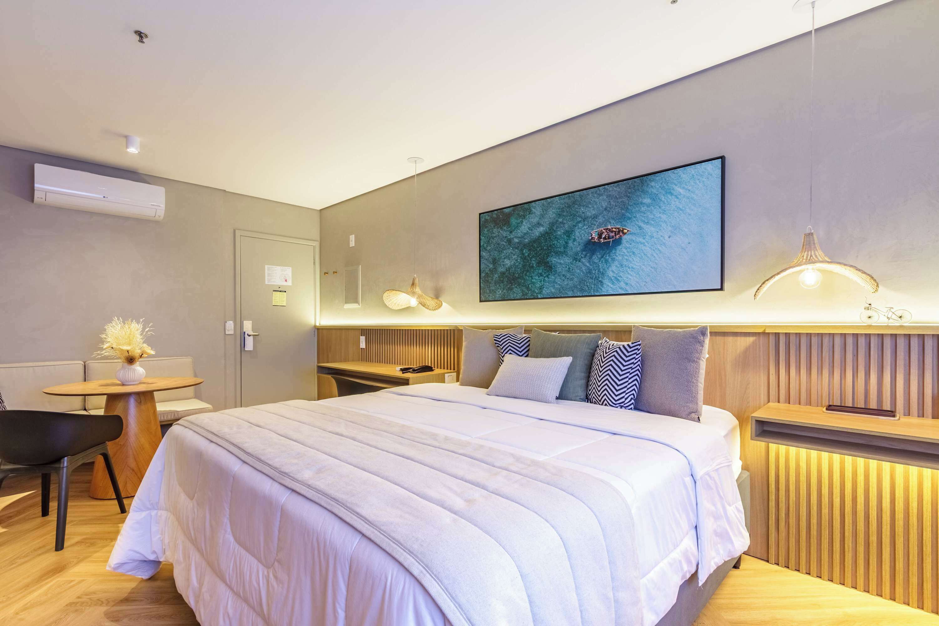 Desk, iron/ironing board, WiFi, bed sheets