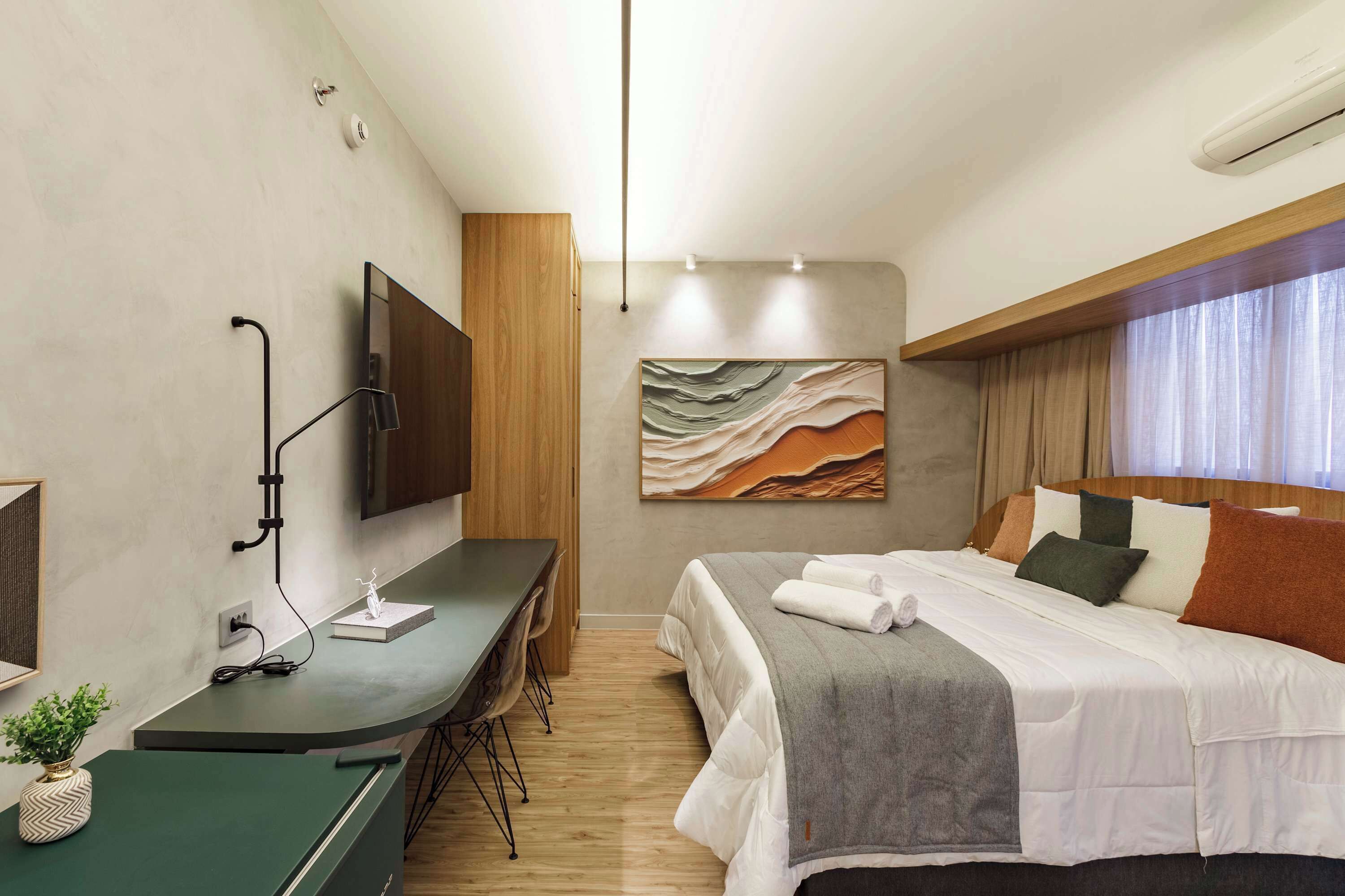 Iron/ironing board, WiFi, bed sheets