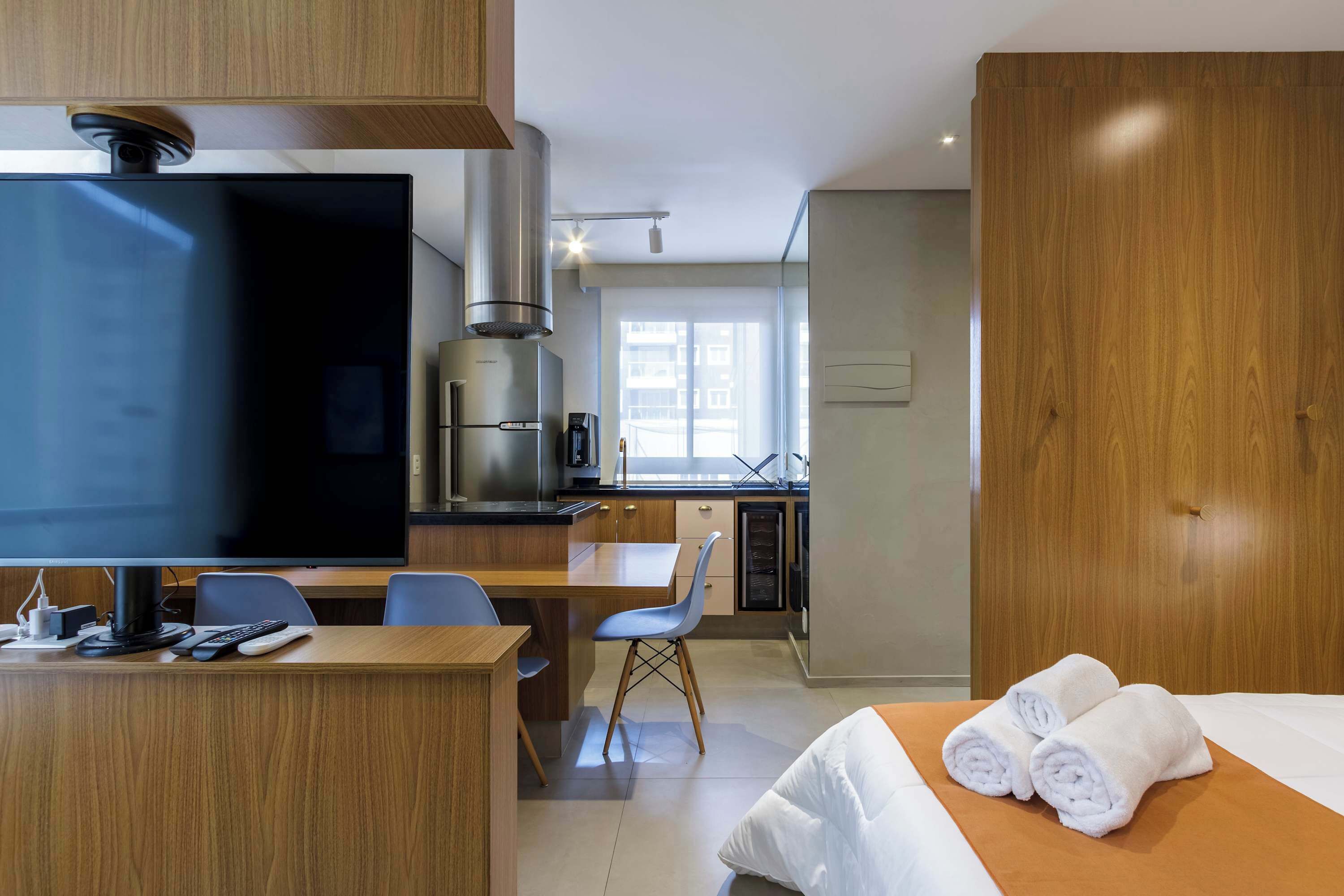 Desk, iron/ironing board, WiFi, bed sheets