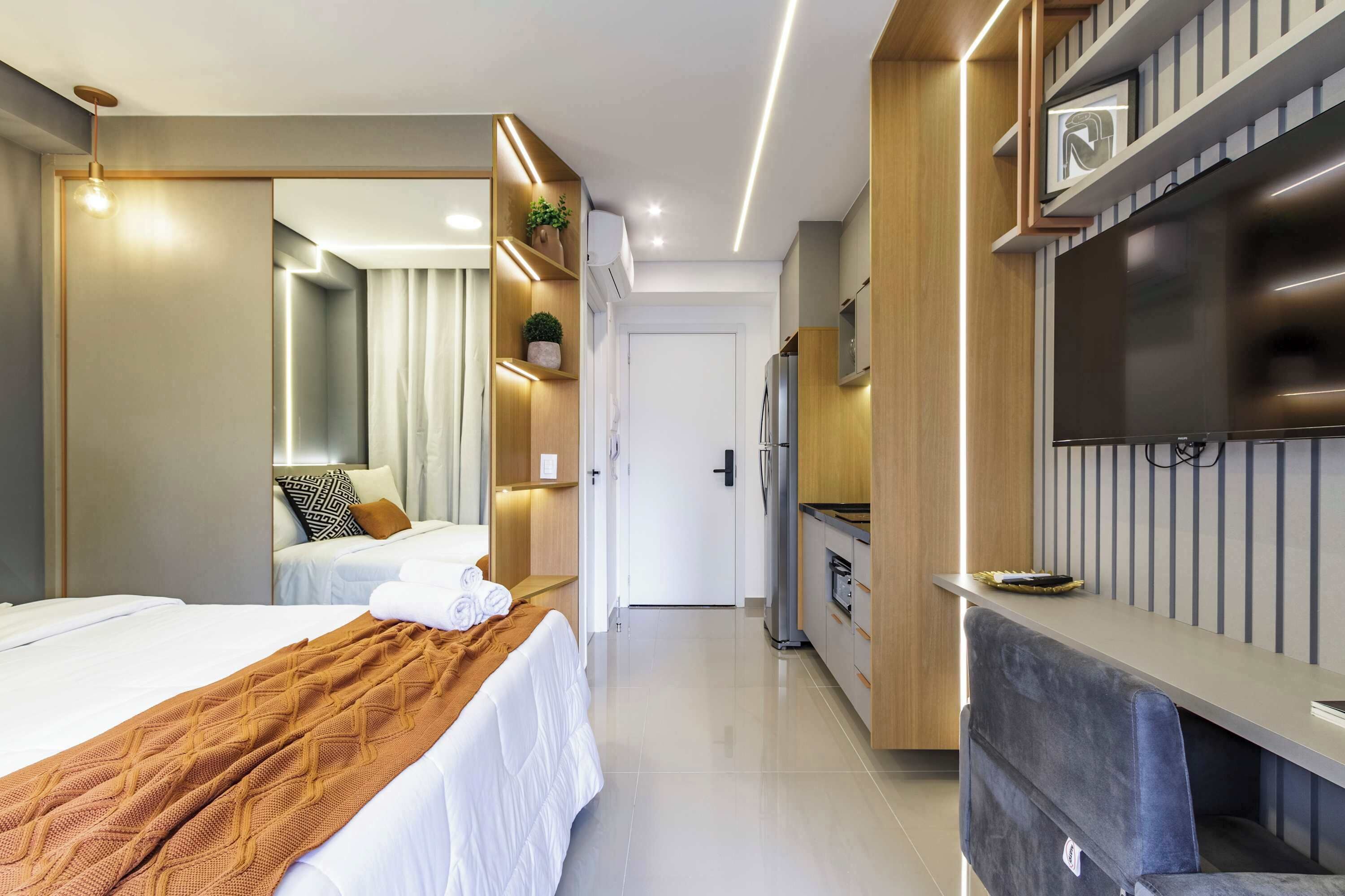 Desk, WiFi, bed sheets