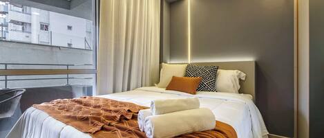 Desk, WiFi, bed sheets