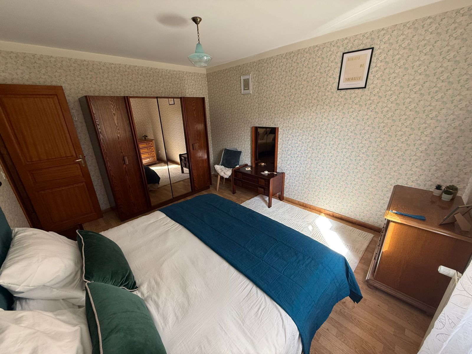 Iron/ironing board, WiFi, bed sheets