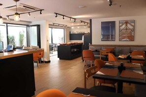 Dining - Flat a 300m do Metrô Consolação | BC1505 (Bela Cintra)