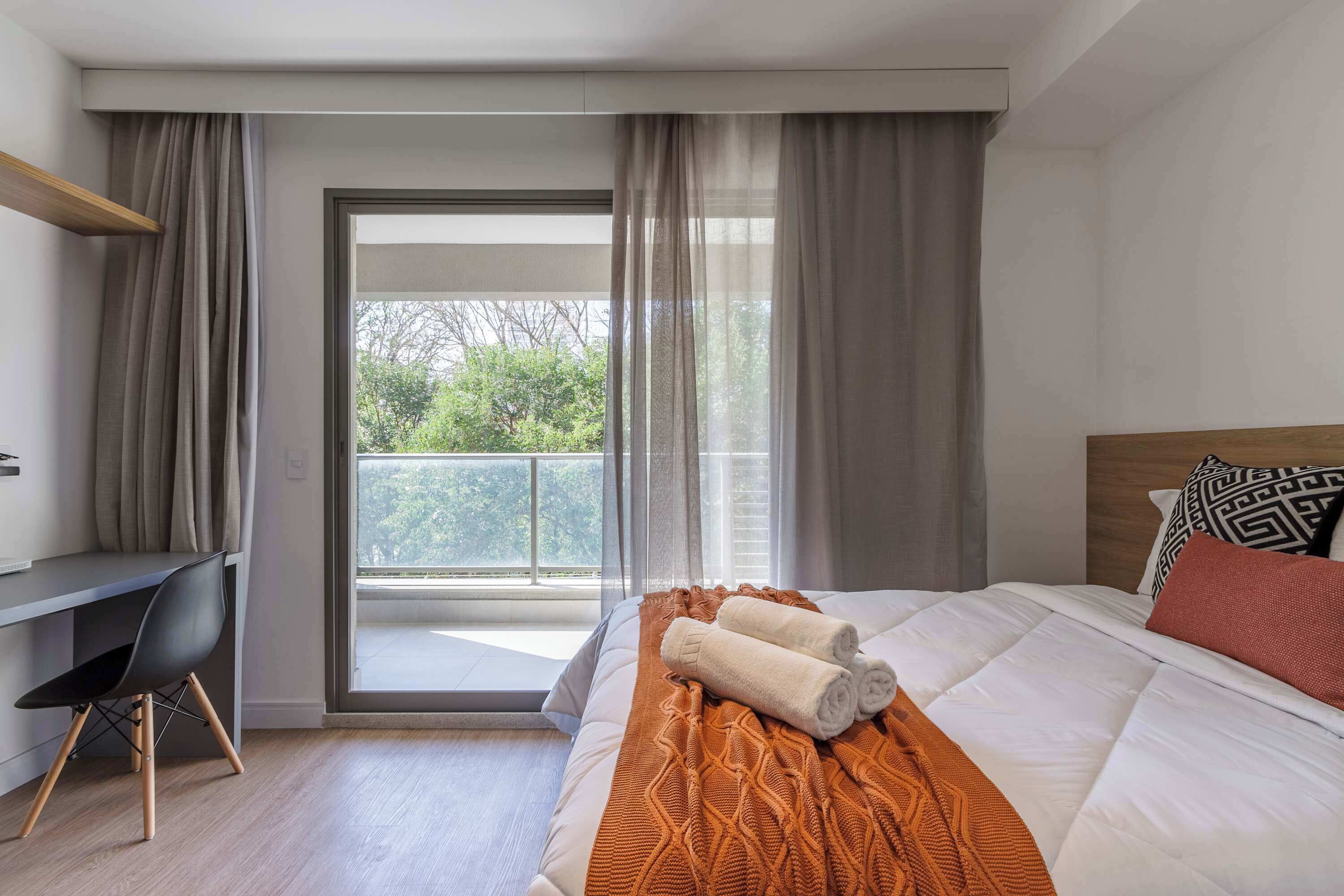 WiFi, bed sheets
