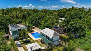Casa premium, acesso à piscina | Comodidades do quarto