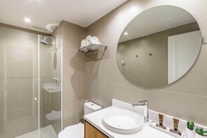 Shower, hair dryer - #TW3103 | Cyclinn Vila Olímpia (Itaim Bibi)