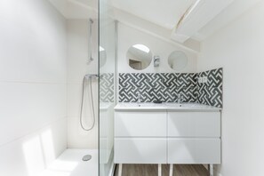 Hair dryer, towels - Le Petit Chartreux - Cocon sous les toits (Lyon)