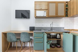 Fridge, microwave, coffee/tea maker, cookware/dishes/utensils - Studio Completo 500m do Metrô Borba Gato | #AD201 (Brooklin)