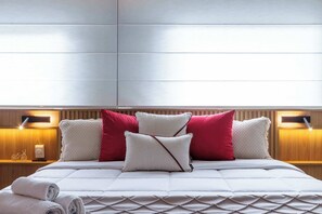 Tabla de planchar con plancha, wifi y ropa de cama 