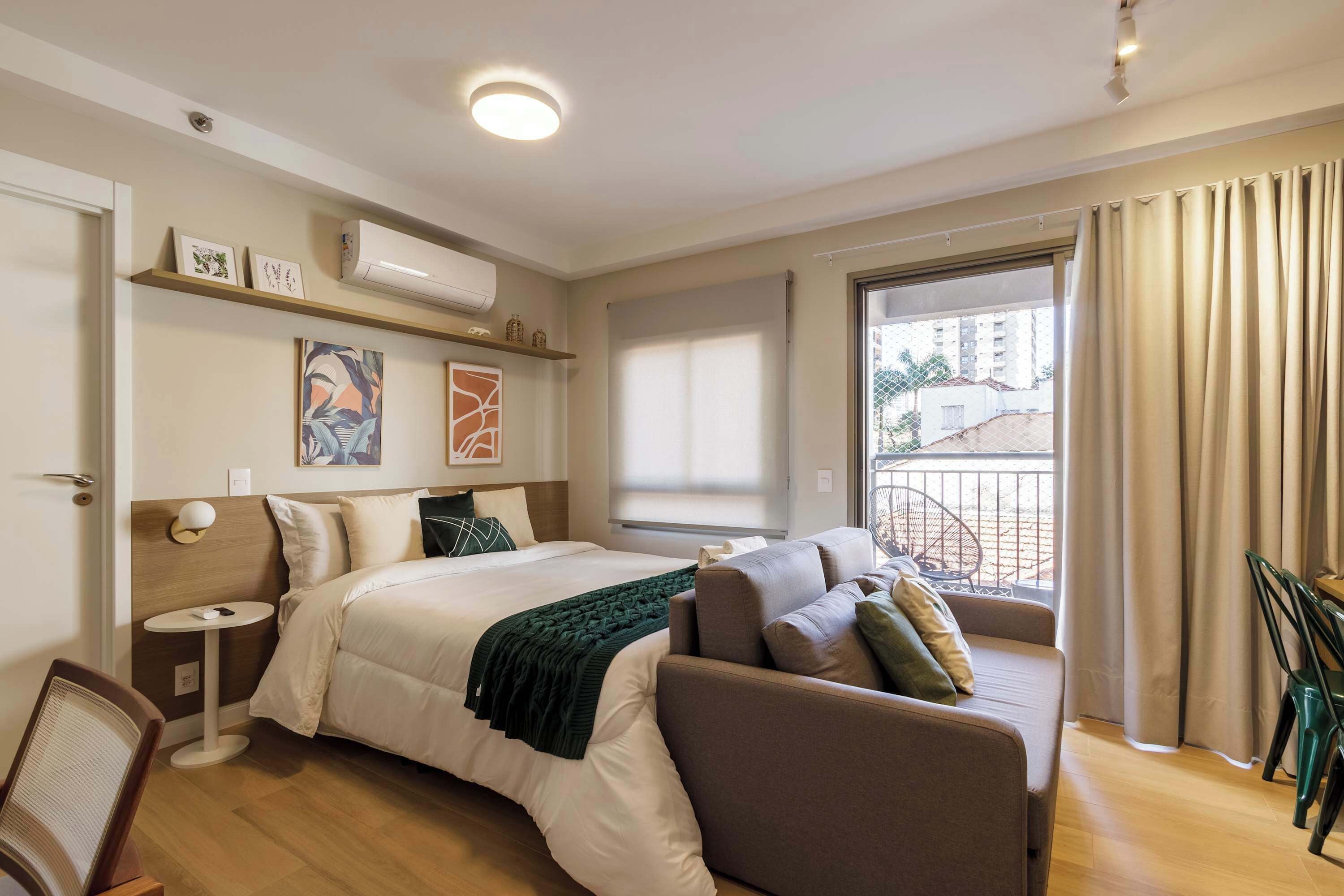 Desk, WiFi, bed sheets