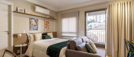 Desk, WiFi, bed sheets