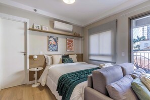 Escritorio, wifi y ropa de cama 