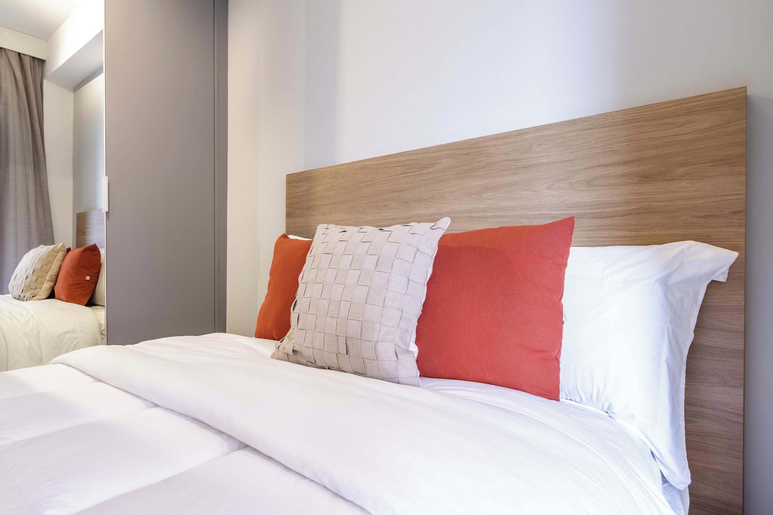 Desk, WiFi, bed sheets