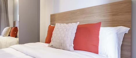 Desk, WiFi, bed sheets