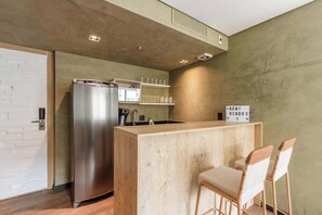Microwave, coffee/tea maker, toaster, cookware/dishes/utensils - #RD1002 | Cyclinn Vila Olímpia (Vila Olímpia)