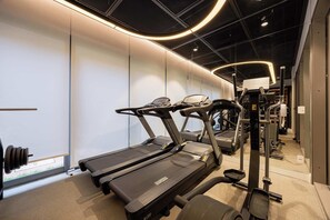 A gym with treadmills, a weight bench, and various exercise machines. - Studio Completo 500m do Metrô Borba Gato | AD229 (Brooklin)