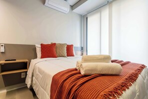 Desk, WiFi, bed sheets - Studio Completo 500m do Metrô Borba Gato | AD229 (Brooklin)