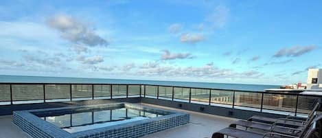 Appartement Deluxe, accĂšs Ă la piscine, vue sur la mer | Terrasse/patio