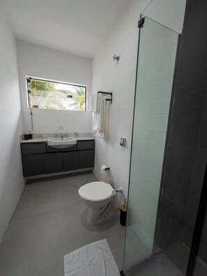 Shower - @Staycy | Casa próximo a Praia de Pernambuco! (Guarujá)