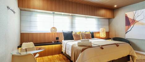 Desk, iron/ironing board, WiFi, bed sheets
