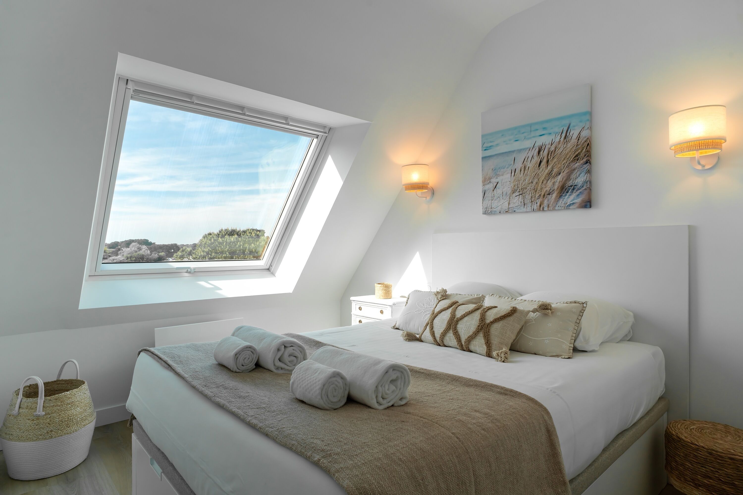 Iron/ironing board, free WiFi, bed sheets