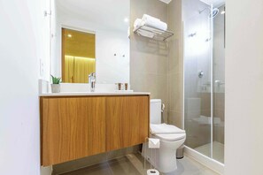 Dusche, Haartrockner, Shampoo