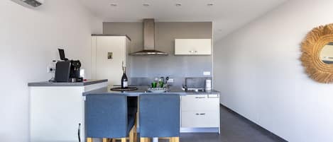 Fridge, microwave, dishwasher, coffee/tea maker