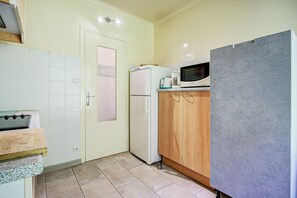 Fridge, microwave, oven, dishwasher - L’Écrin d’Amélie - Bel appartement avec balcon (Amélie-les-Bains-Palalda)