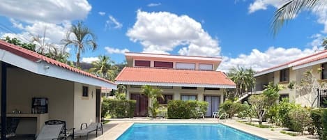 Piscine extérieure