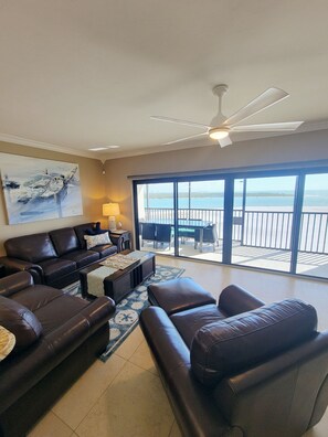 Living area - The Carlos Pointe PH3 (Fort Myers Beach)