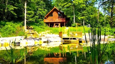 Paint Creek Lodge 5 BR Cabin with Swimming Pond, Waterfalls, and Hot Tub