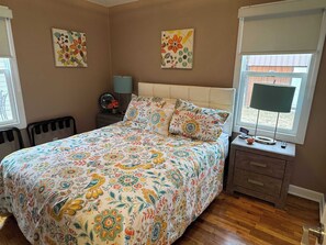 2 bedrooms, WiFi, bed sheets - Cliff St. Rally Home (Deadwood)