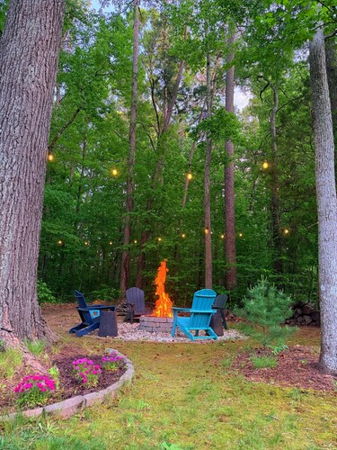 Spacious 5BR Home / Fenced Backyard / Fire pit / Fast Wi-Fi