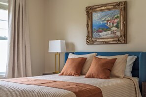 3 habitaciones, tabla de planchar con plancha, wifi y ropa de cama 