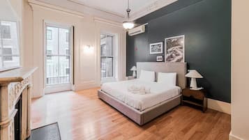 Tabla de planchar con plancha, wifi gratis y ropa de cama